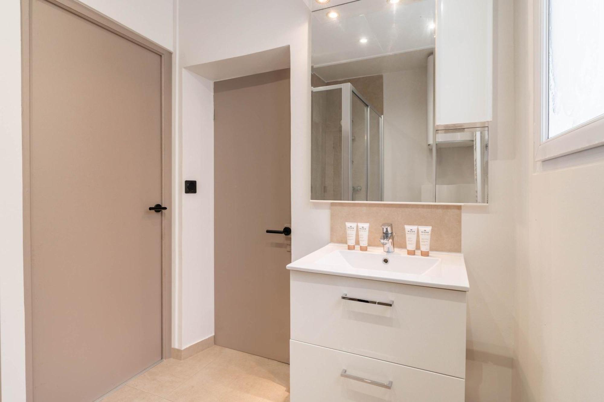 Family Apartment In パリ エクステリア 写真